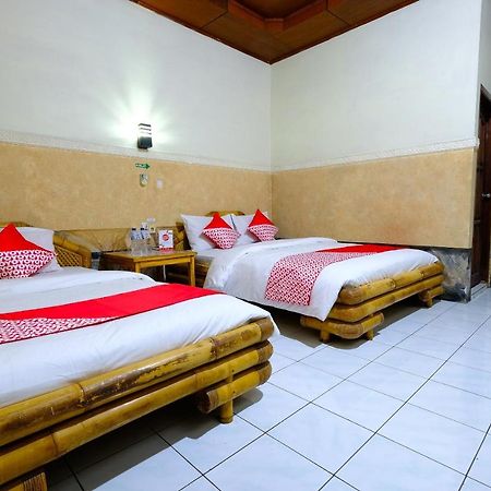 Oyo 1425 Beach Wind Bungalows Джили Трауанган Екстериор снимка