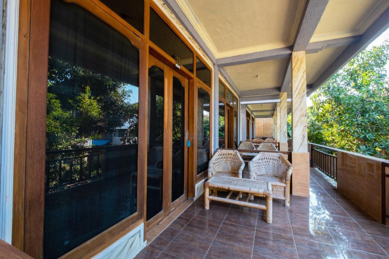 Oyo 1425 Beach Wind Bungalows Джили Трауанган Екстериор снимка