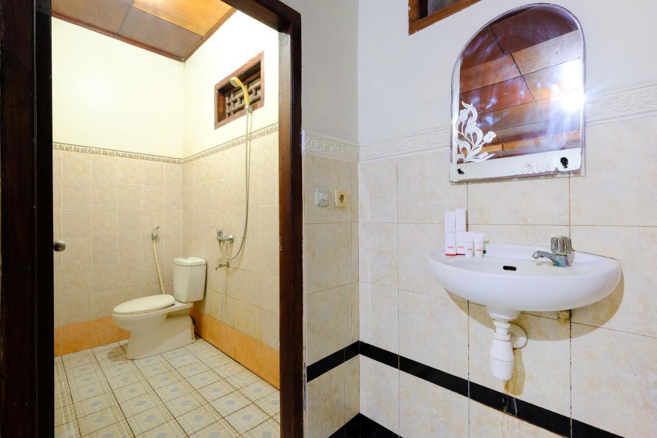 Oyo 1425 Beach Wind Bungalows Джили Трауанган Екстериор снимка