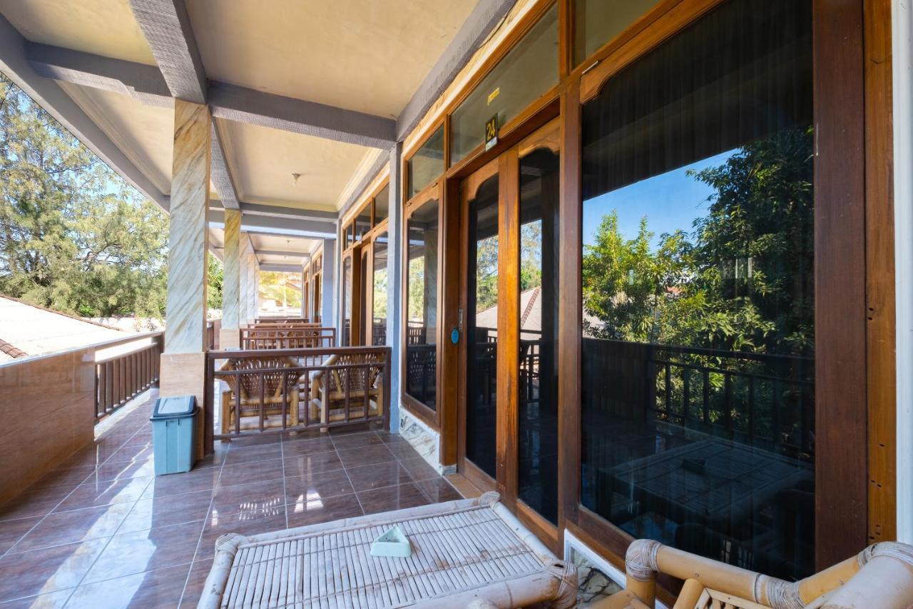 Oyo 1425 Beach Wind Bungalows Джили Трауанган Екстериор снимка